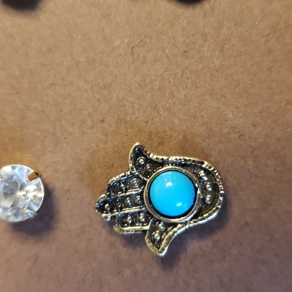 💙10 for $20- stud earrings - Picture 2 of 3